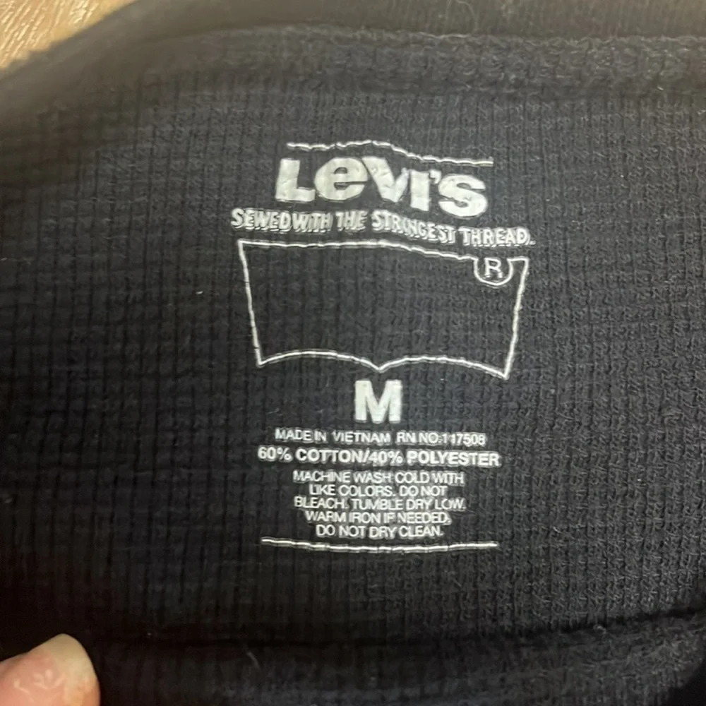 Levi’s Graphic Indigo Squadron Thermal Black Long Sleeved Tee Shirt.  Size M